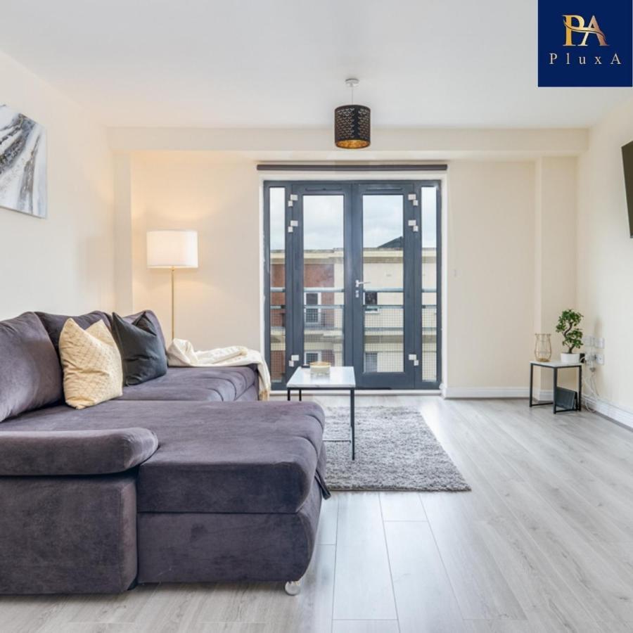Pluxa Claassy Visit Centre Spacious With Free Parking Apartment *
