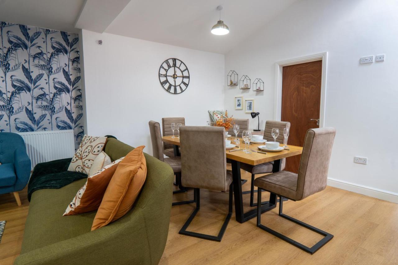 Heartland House, 7 Spacious Bedrooms Sleeps 4 Plus, Near Nec, Jlr,bhx Birmingham