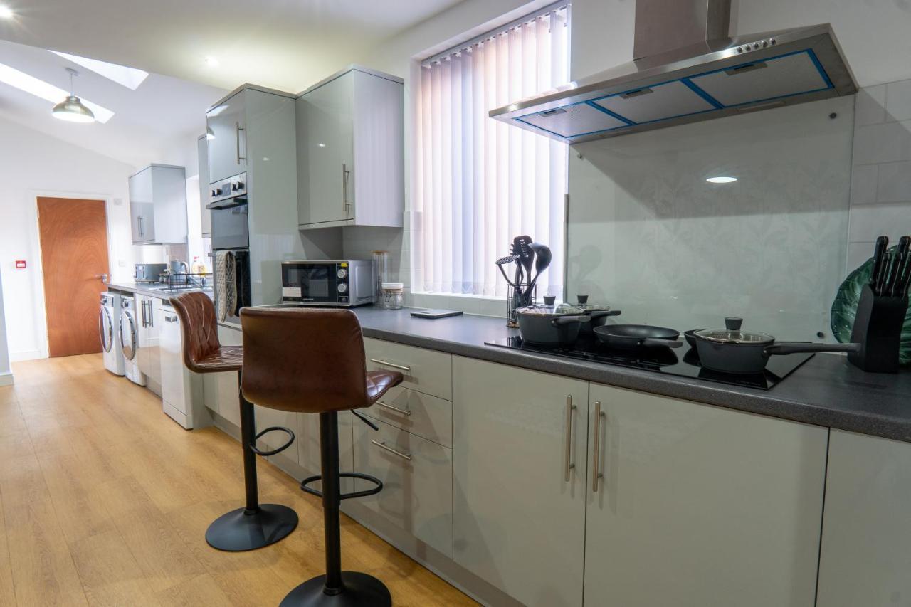 Heartland House, 7 Spacious Bedrooms Sleeps 4 Plus, Near Nec, Jlr,bhx *