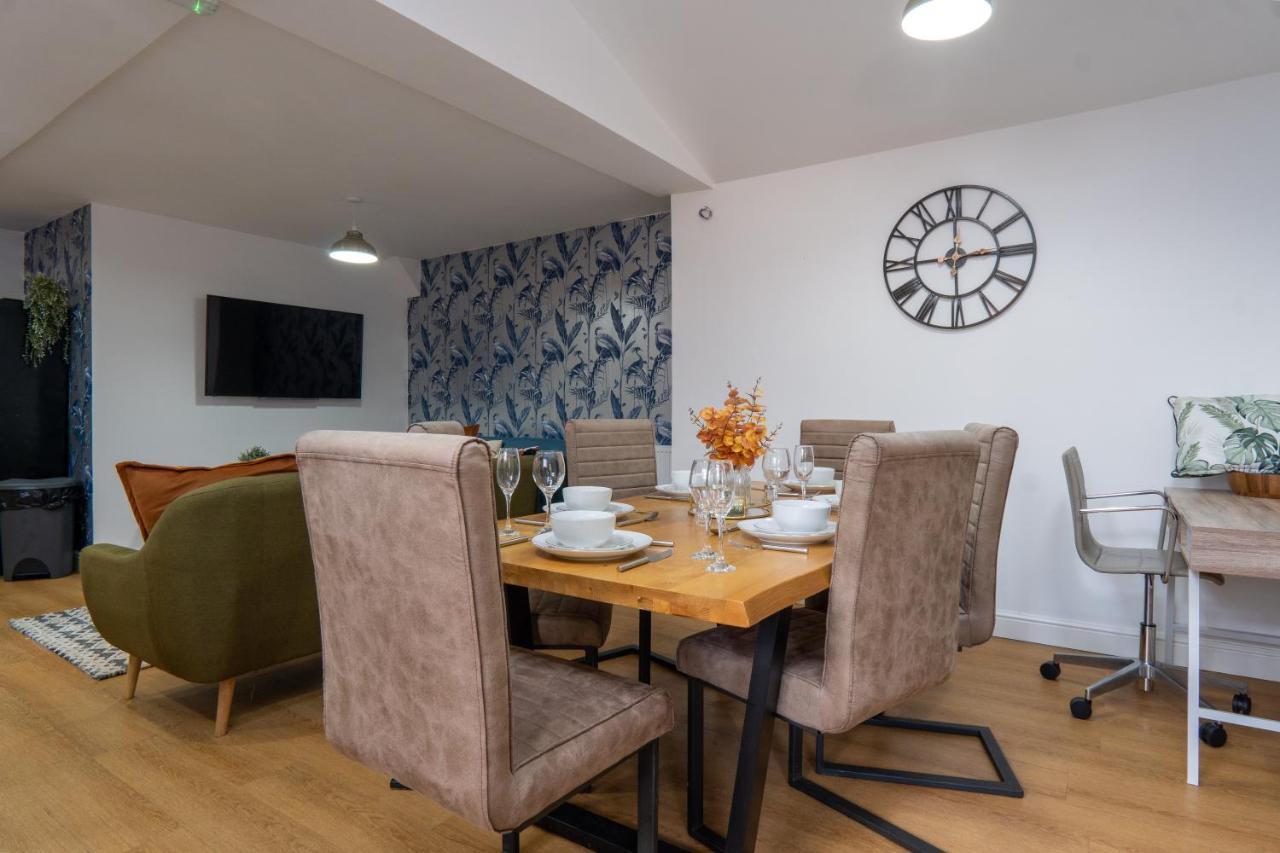 Heartland House, 7 Spacious Bedrooms Sleeps 4 Plus, Near Nec, Jlr,bhx * Birmingham