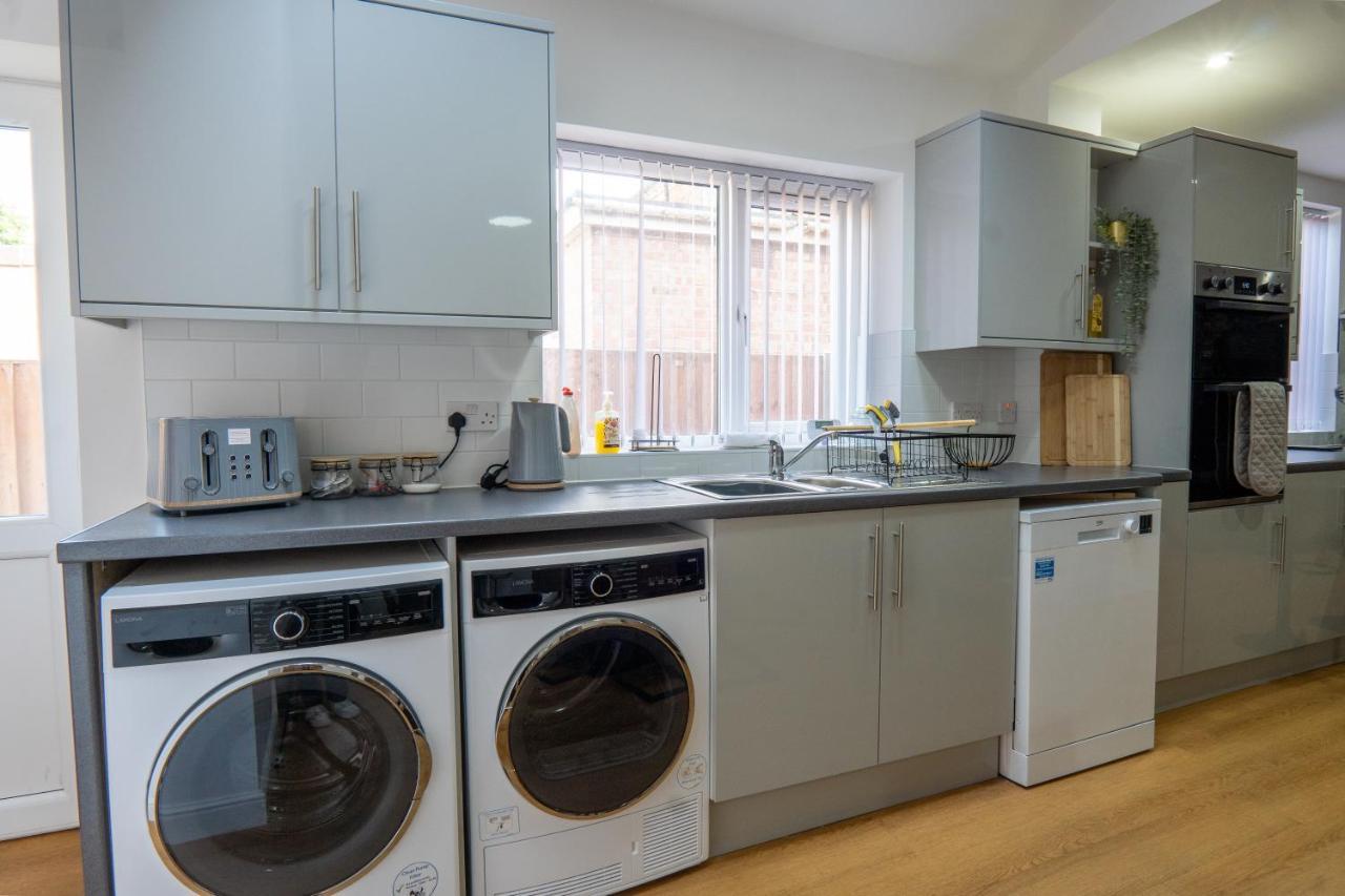 Heartland House, 7 Spacious Bedrooms Sleeps 4 Plus, Near Nec, Jlr,bhx Holiday home