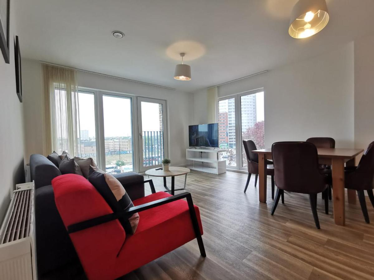 Spacious Centre At Lexington Gardens By Hf Group Apartment *