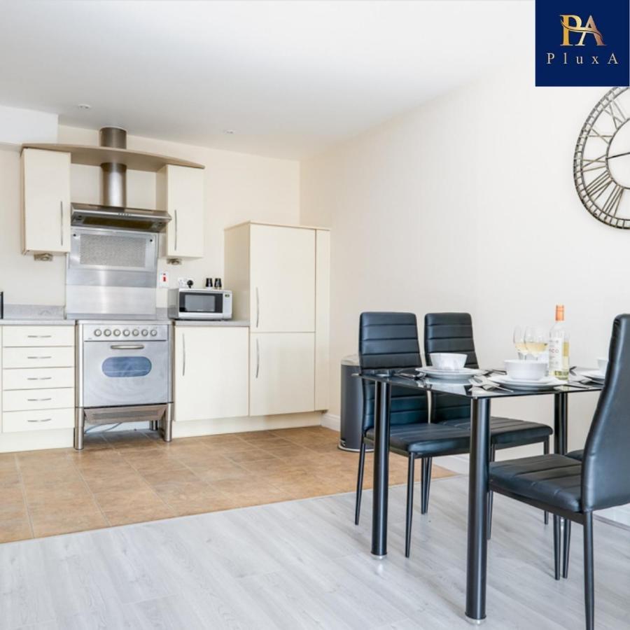 Pluxa Claassy Visit Centre Spacious With Free Parking Apartment *