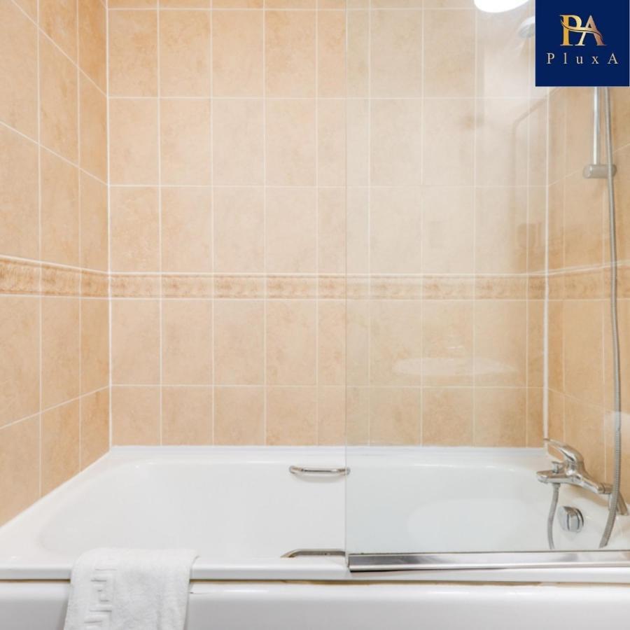 Pluxa Claassy Visit Centre Spacious With Free Parking Apartment *