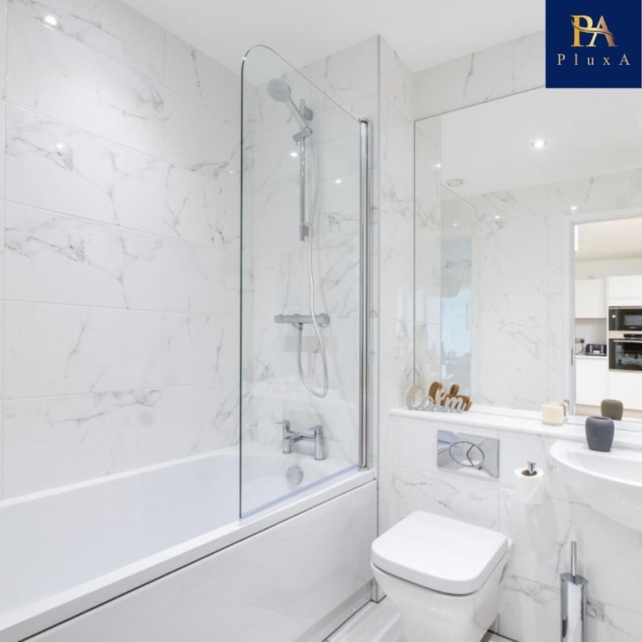 Pluxa Bleu Allure Glamorous Centre Apartment