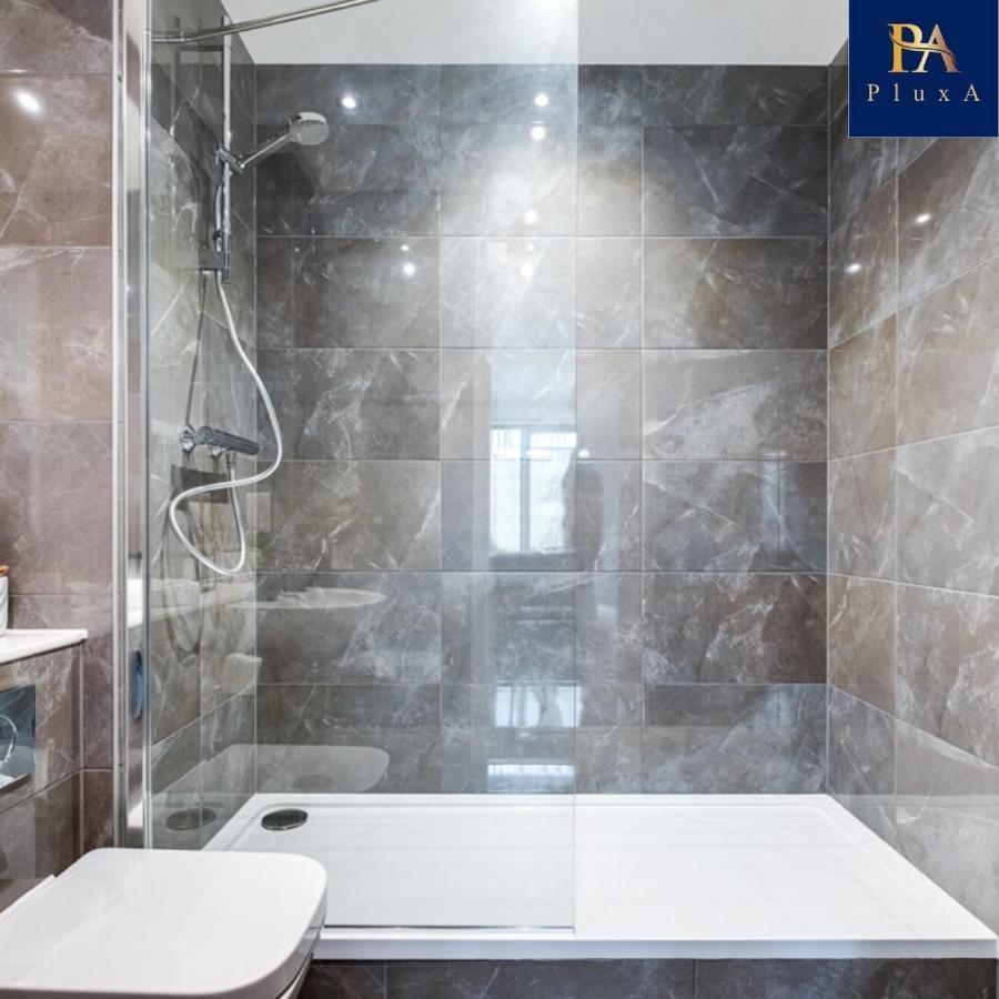 Pluxa Bleu Allure Glamorous Centre Apartment *