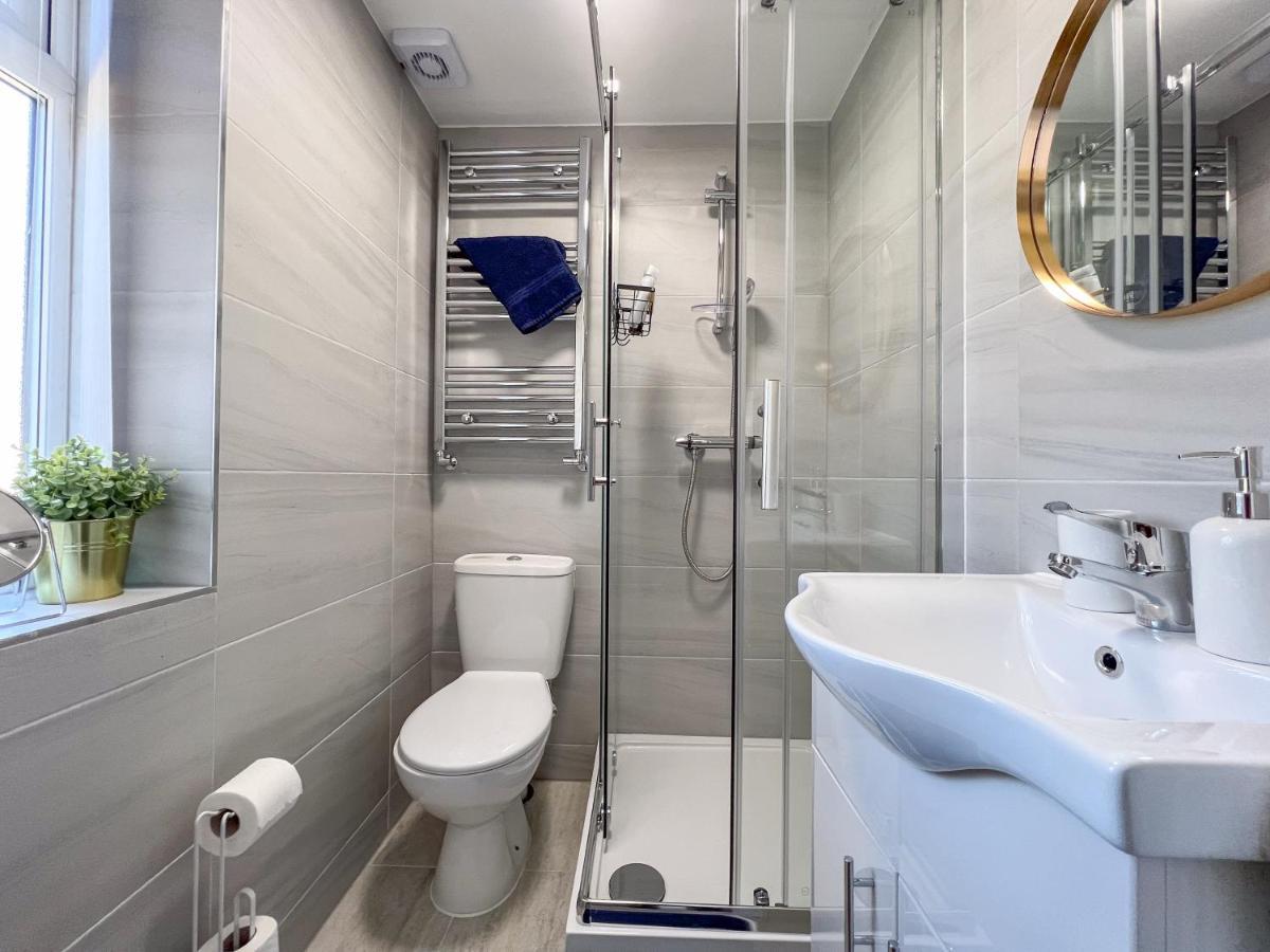 Heartland House, 7 Spacious Bedrooms Sleeps 4 Plus, Near Nec, Jlr,bhx