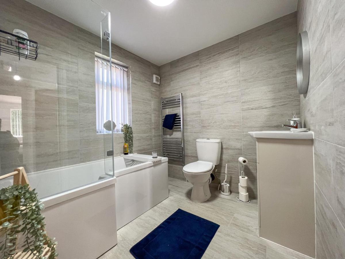 Holiday home Heartland House, 7 Spacious Bedrooms Sleeps 4 Plus, Near Nec, Jlr,bhx