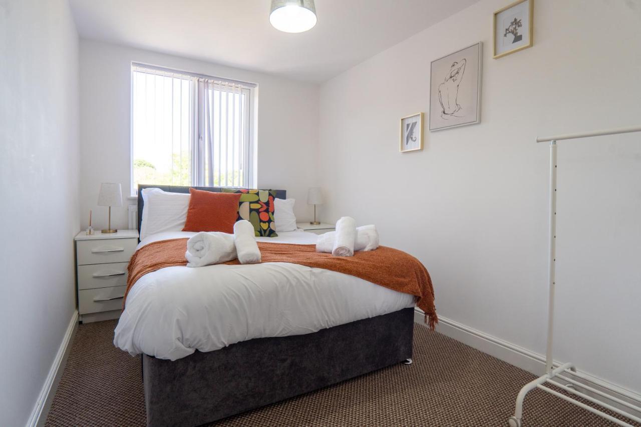 Heartland House, 7 Spacious Bedrooms Sleeps 4 Plus, Near Nec, Jlr,bhx *