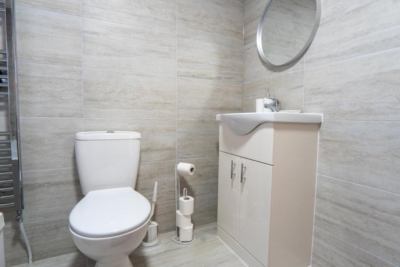 Heartland House, 7 Spacious Bedrooms Sleeps 4 Plus, Near Nec, Jlr,bhx *