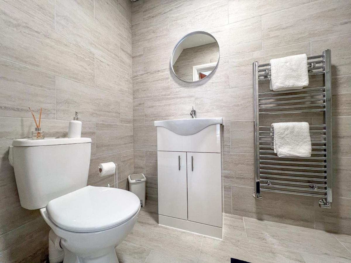 Heartland House, 7 Spacious Bedrooms Sleeps 4 Plus, Near Nec, Jlr,bhx *