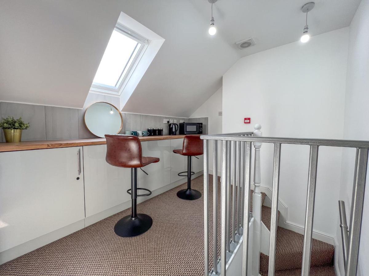 Heartland House, 7 Spacious Bedrooms Sleeps 4 Plus, Near Nec, Jlr,bhx *