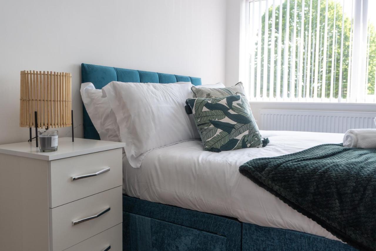 Heartland House, 7 Spacious Bedrooms Sleeps 4 Plus, Near Nec, Jlr,bhx * Birmingham