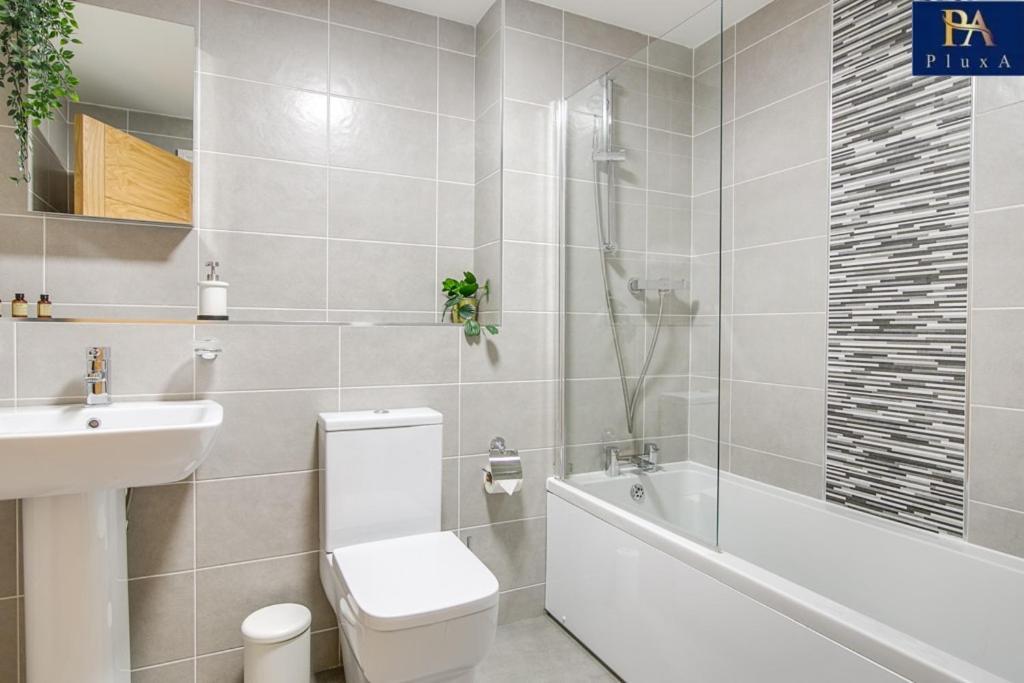 Luxury Stay, Private, Parking, Jq Gem- Pluxa Blue Marble Luxury Apartment Birmingham