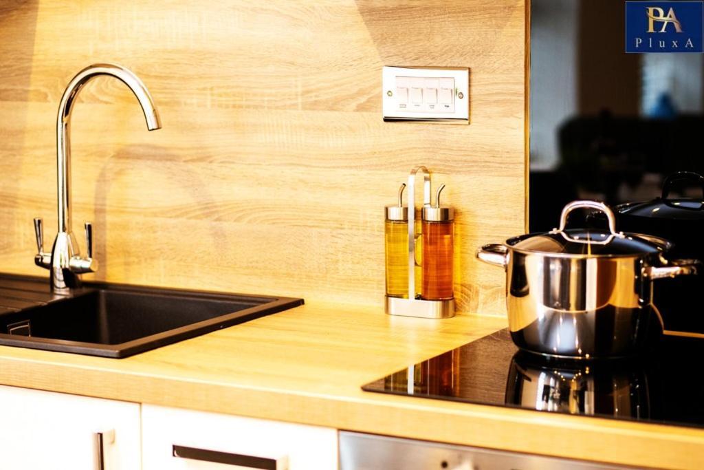 Luxury Stay, Private, Parking, Jq Gem- Pluxa Blue Marble Luxury Birmingham