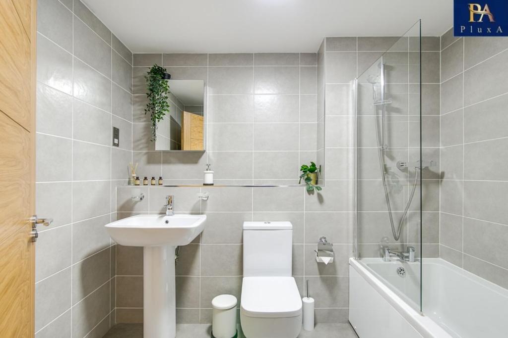 Apartment Luxury Stay, Private, Parking, Jq Gem- Pluxa Blue Marble Luxury Birmingham