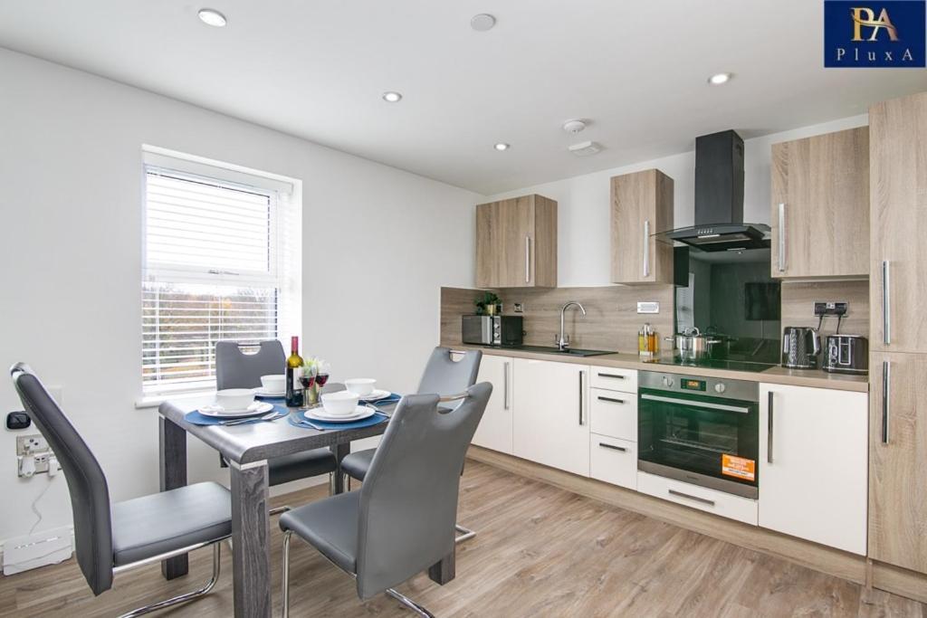 Luxury Stay, Private, Parking, Jq Gem- Pluxa Blue Marble Luxury Apartment Birmingham