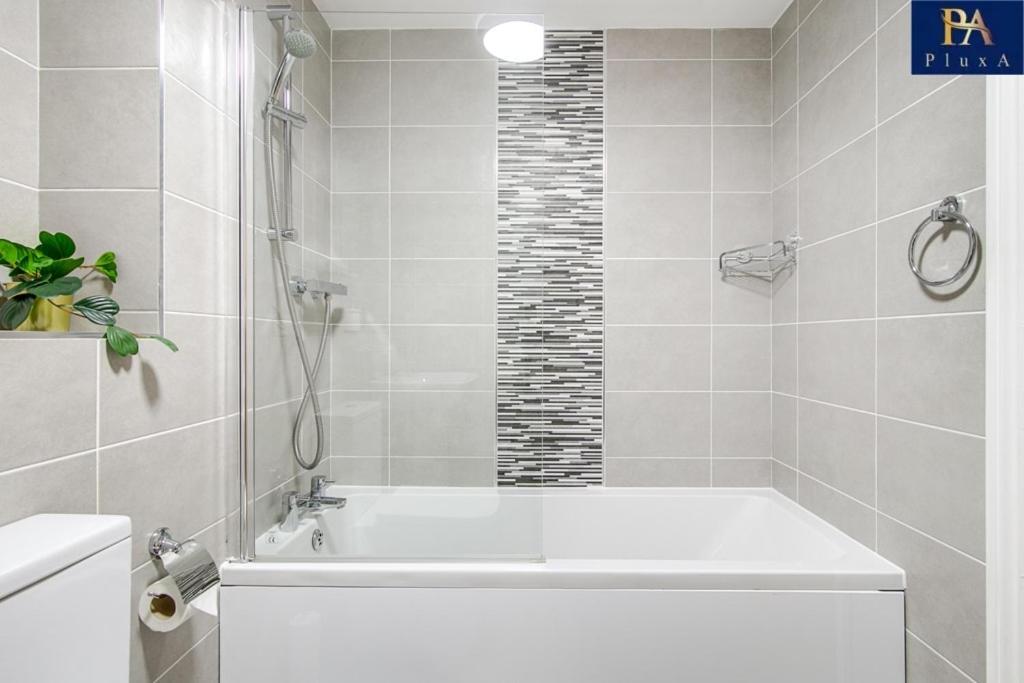 Apartment Luxury Stay, Private, Parking, Jq Gem- Pluxa Blue Marble Luxury Birmingham