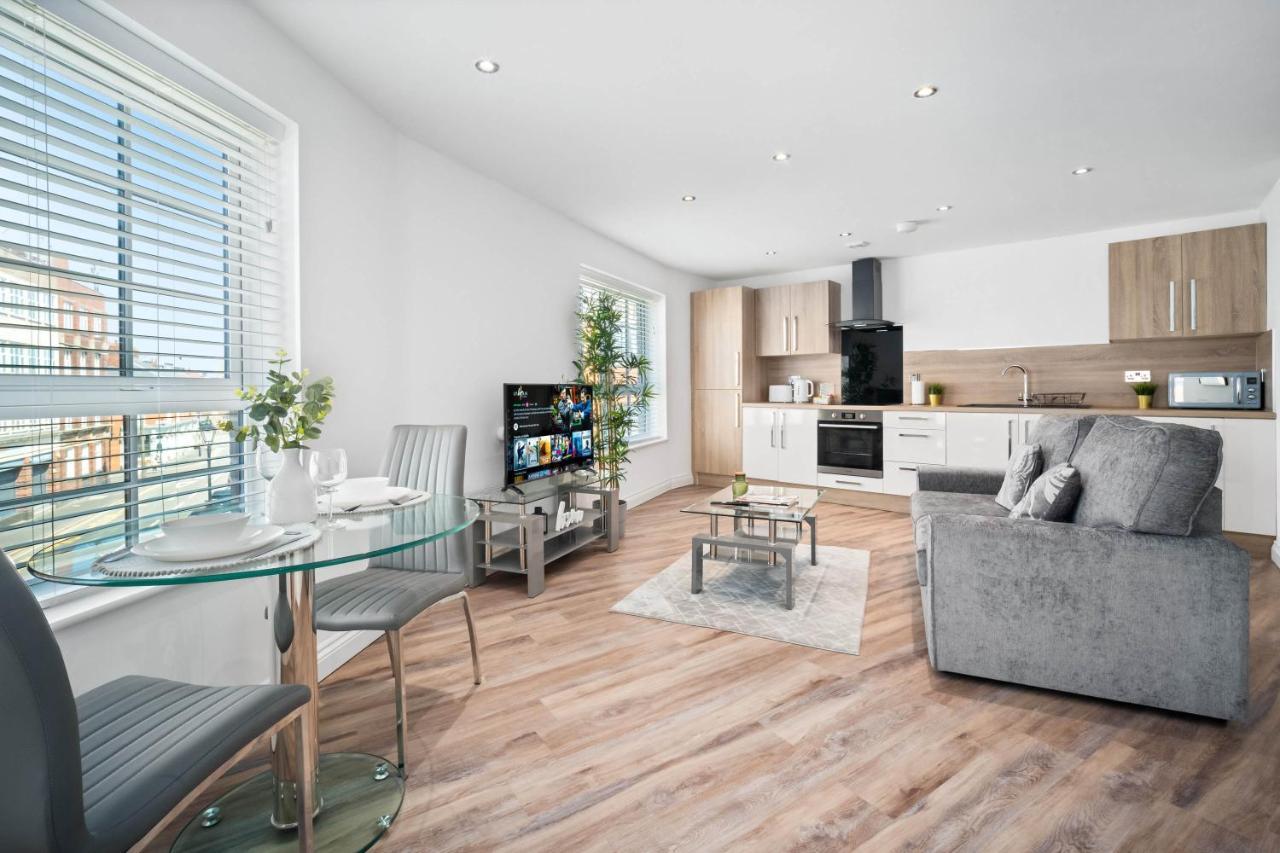 Centre - New - Smart Tv - Wifi - Intercom - Rated * Birmingham