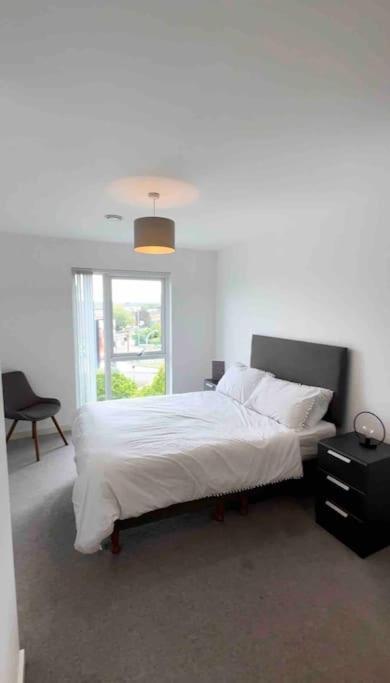 Modern 1 Bedroom Flat In *
