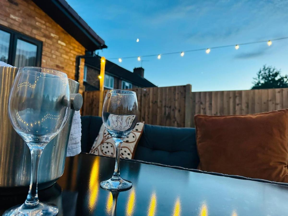 Heartland House, 7 Spacious Bedrooms Sleeps 4 Plus, Near Nec, Jlr,bhx *