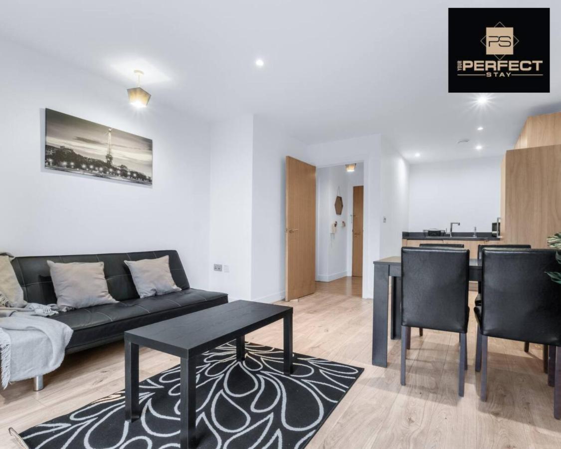 Mercury Centre Netflix Dedicated Workspace By Your Perfect Short Lets * Birmingham