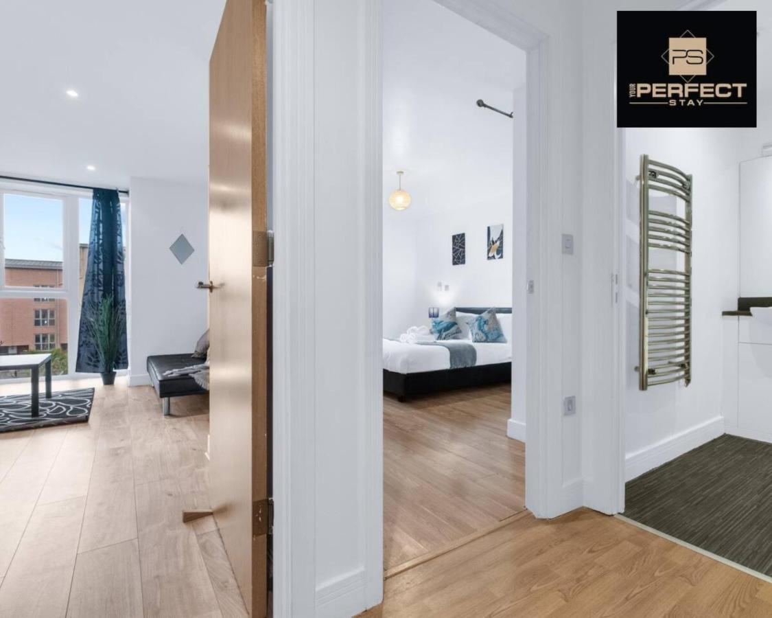 Mercury Centre Netflix Dedicated Workspace By Your Perfect Short Lets Apartment
