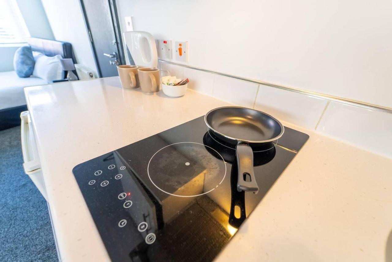 Cosy Spacious Available Apartment