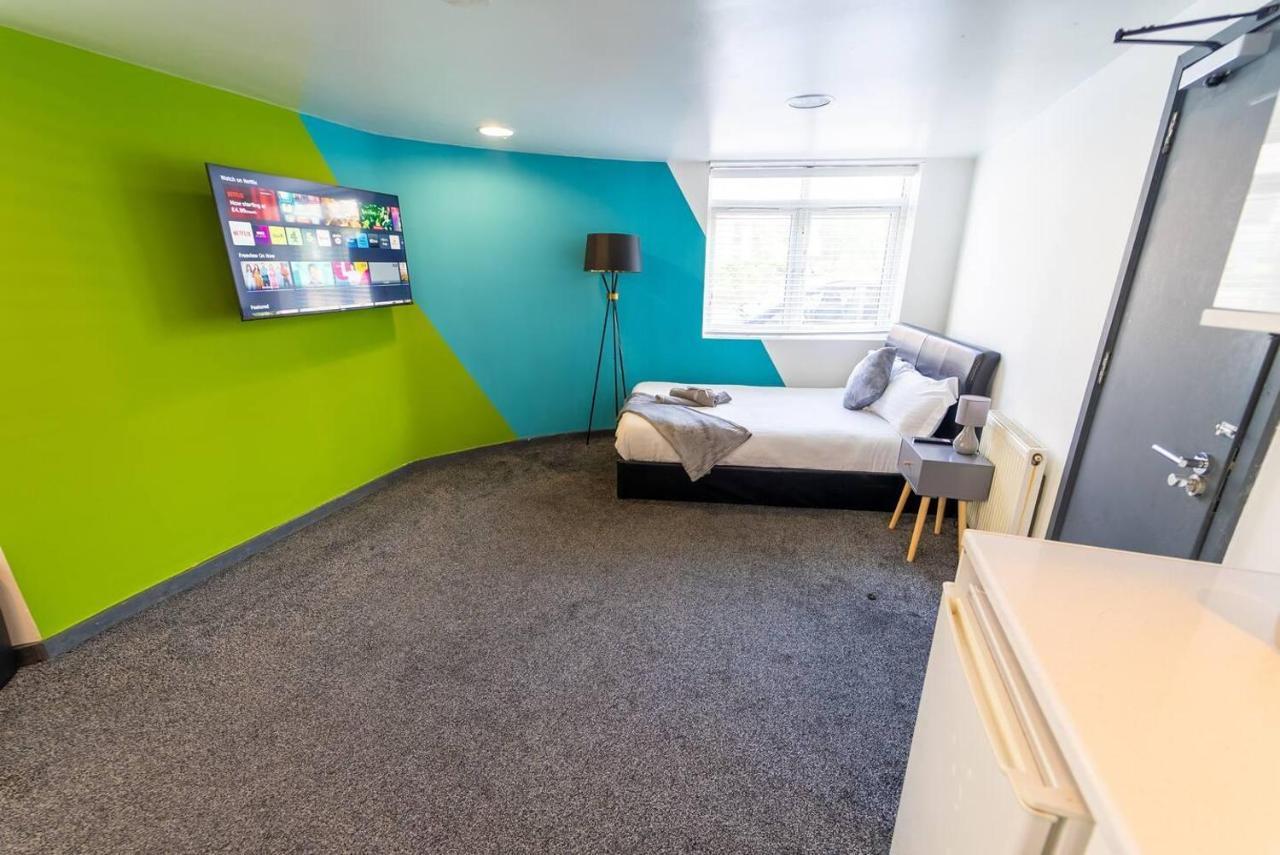 Cosy Spacious Available Apartment