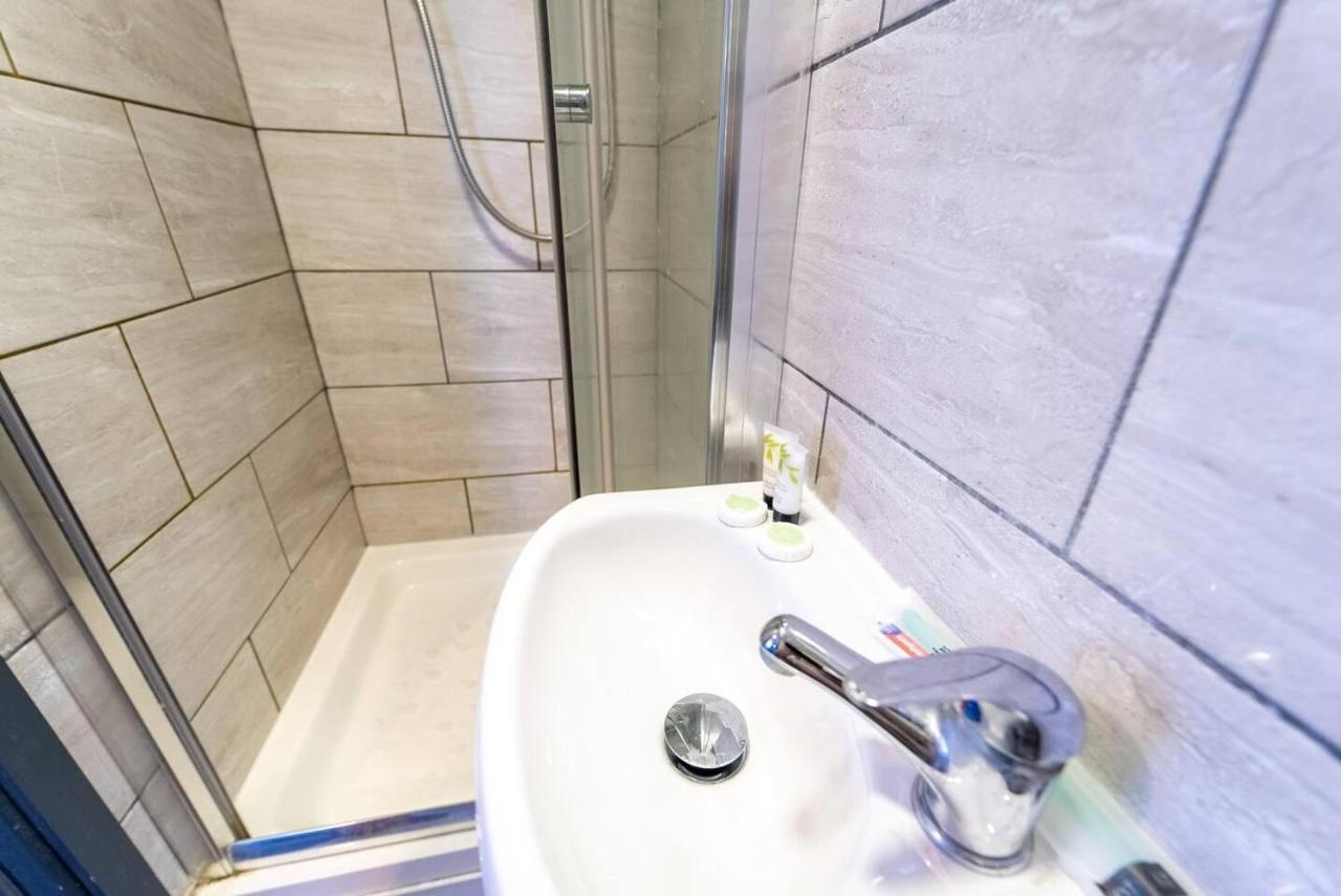 Cosy Spacious Available Apartment Birmingham