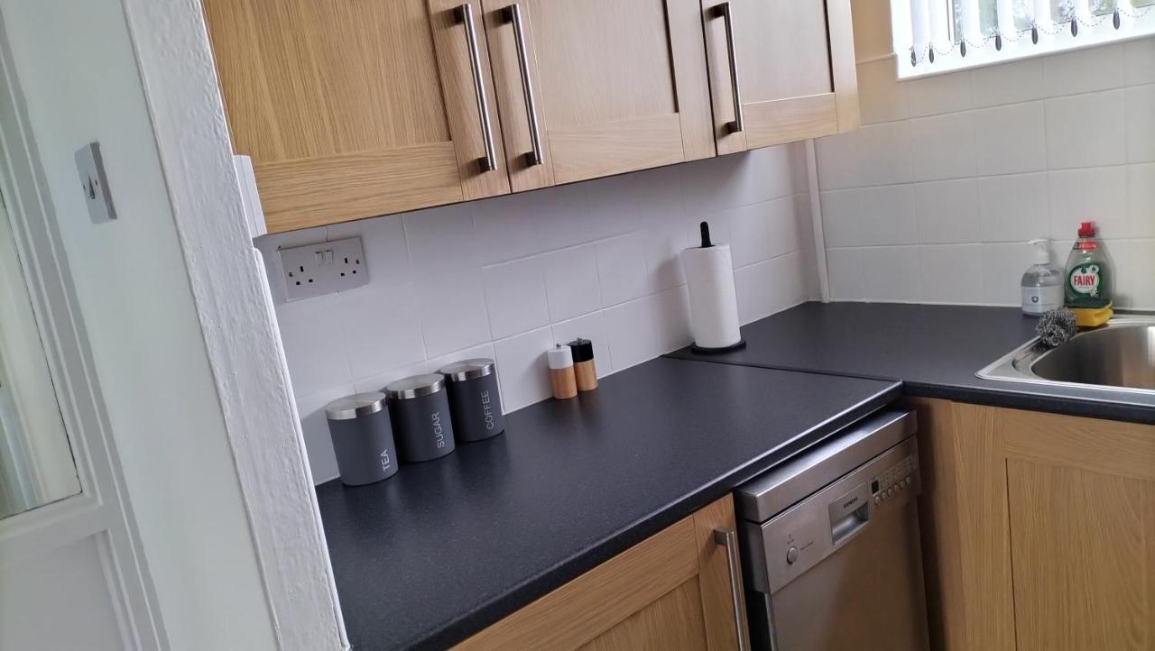 Leeson House In Harborne, Near Botanical Gardens, Queen Elizabeth Hospital, University, Utilita Arena, Edgbaston Cricket Ground, Cadbury World And The Mac, With Free Parking