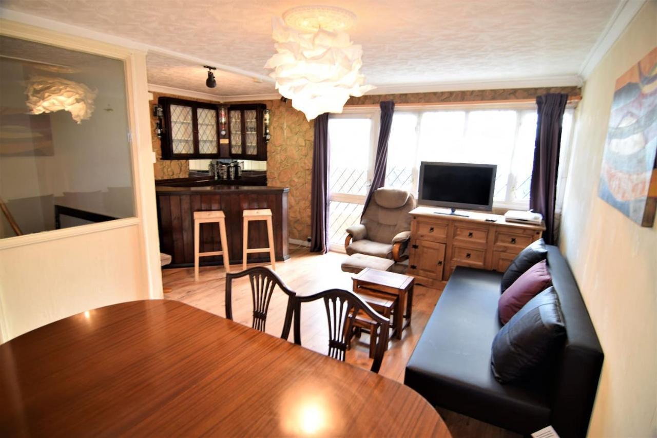 Holiday home The Chinatown House -bbq, Free Parking, Garden, Bar, Kitchen, Dryer, Center