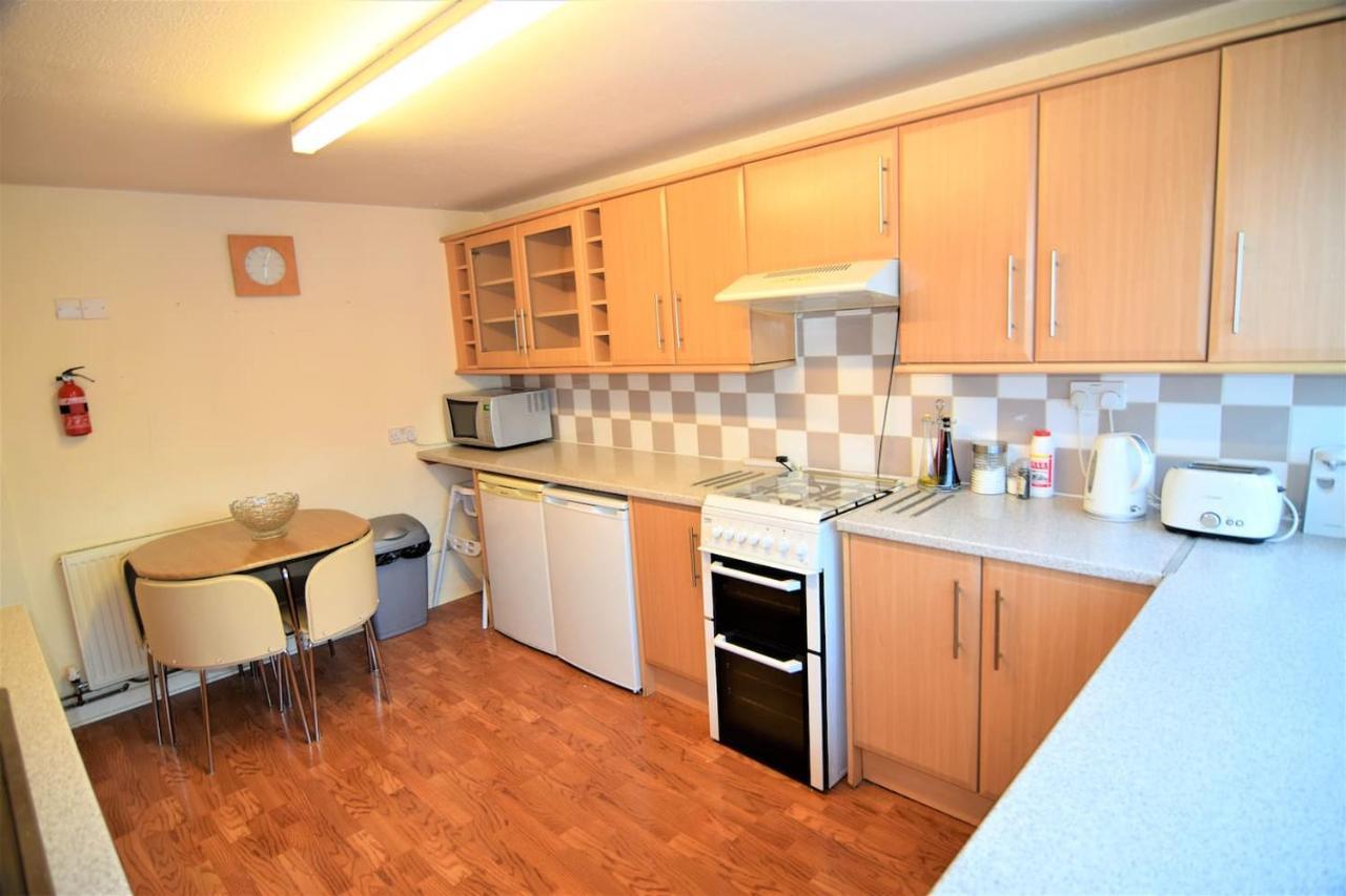 Holiday home The Chinatown House -bbq, Free Parking, Garden, Bar, Kitchen, Dryer, Center *