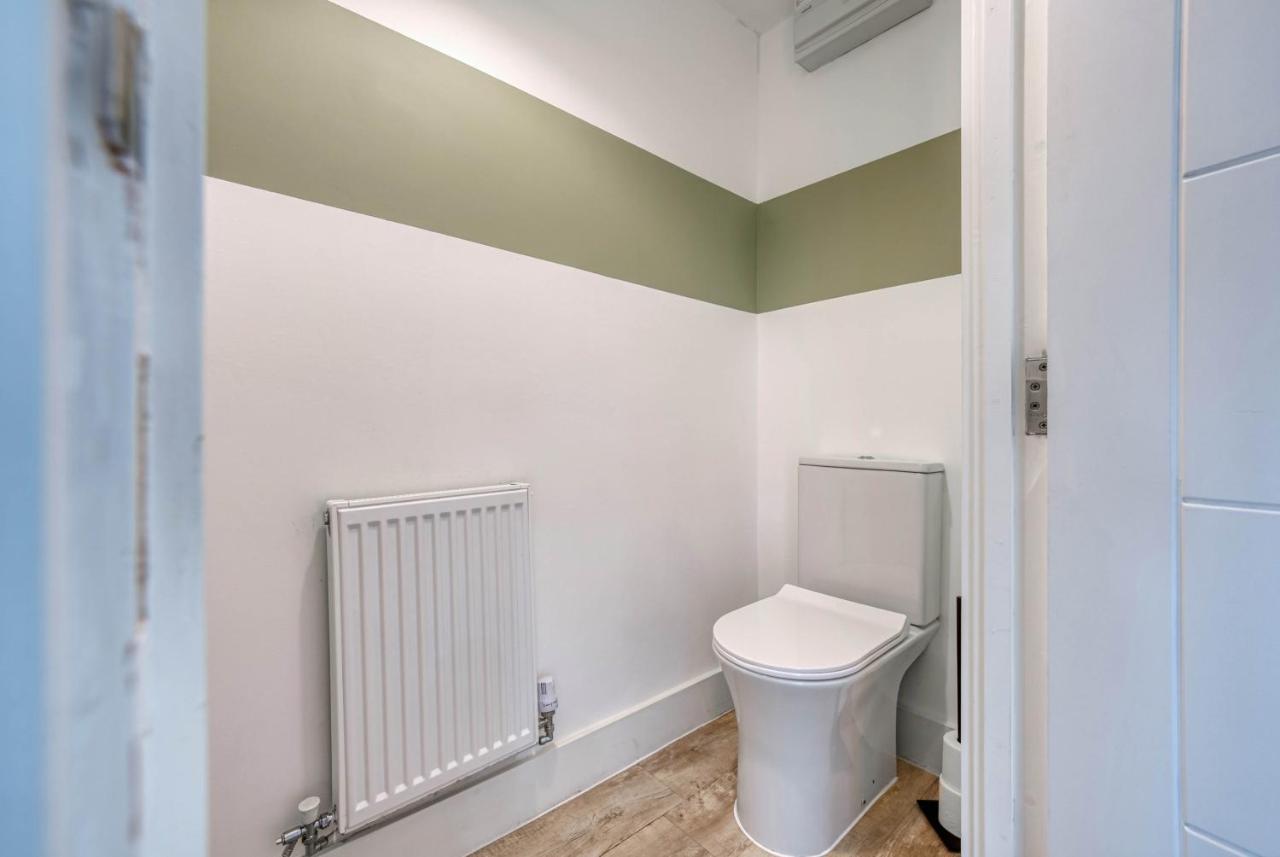Holiday home Luxurious Private Parking Wifi - Near To Nec And Qeh *