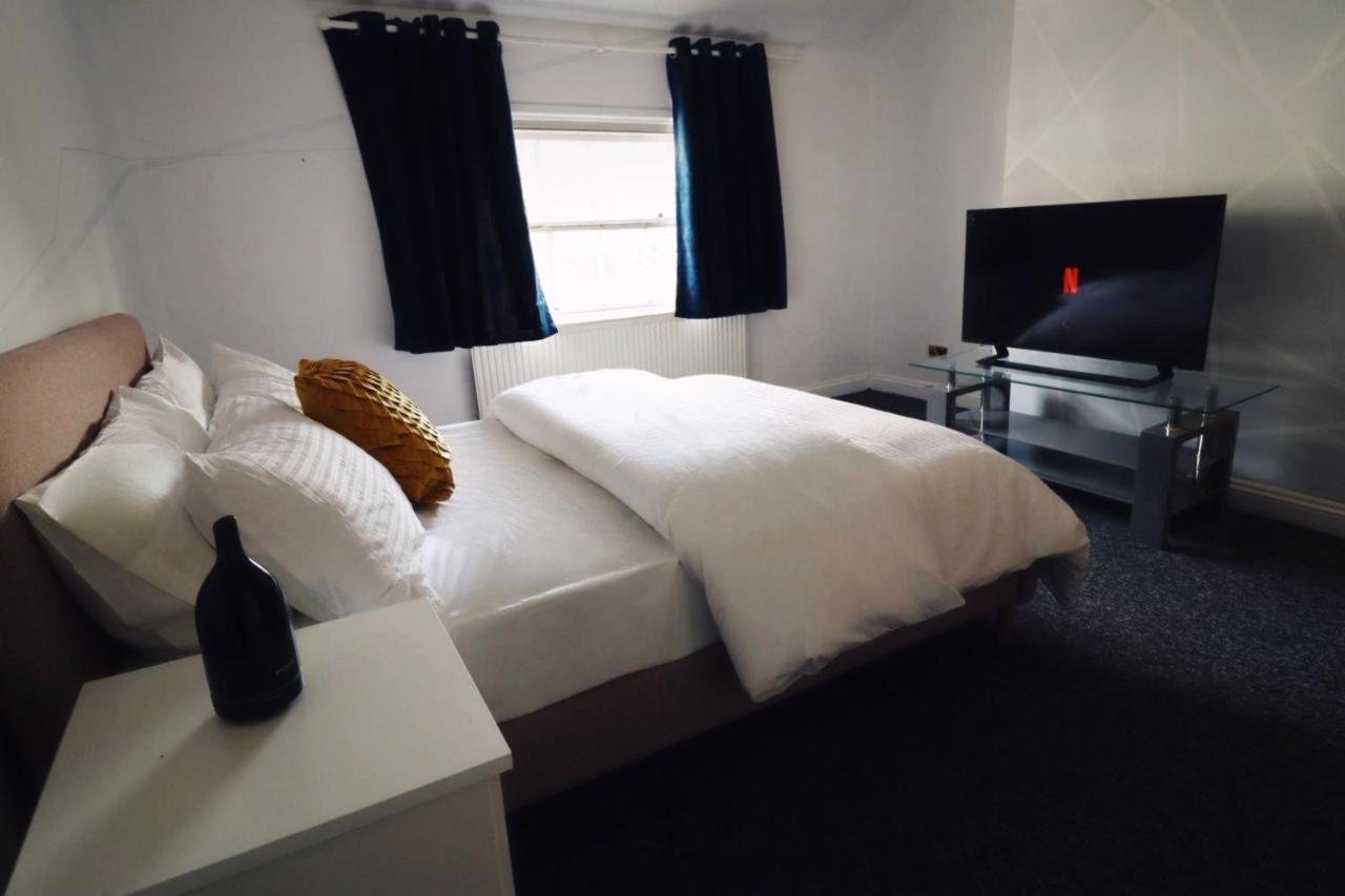 In The Heart Of Luxury 3 Bedroom 2 Bed Apartment
