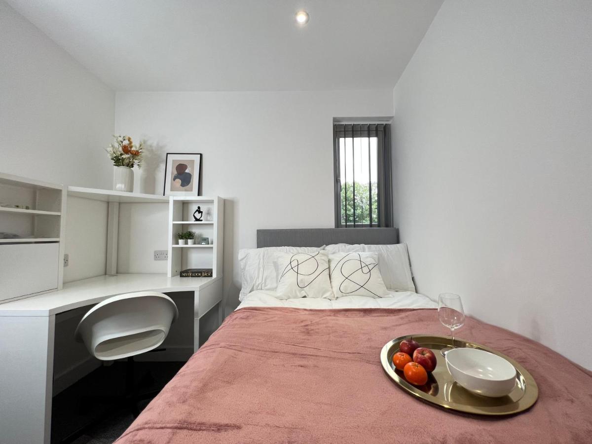 We House - Selly Oak Guest house Birmingham
