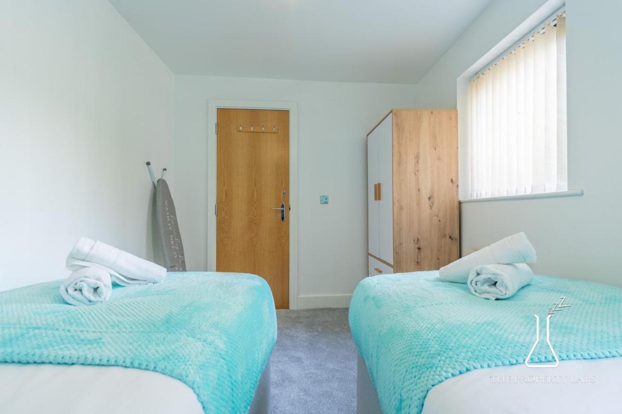 Luxury Townhouse: Centre Balcony & Free Parking Apartment *