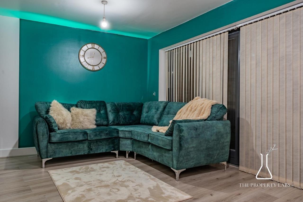 Luxury Townhouse: Centre Balcony & Free Parking Apartment