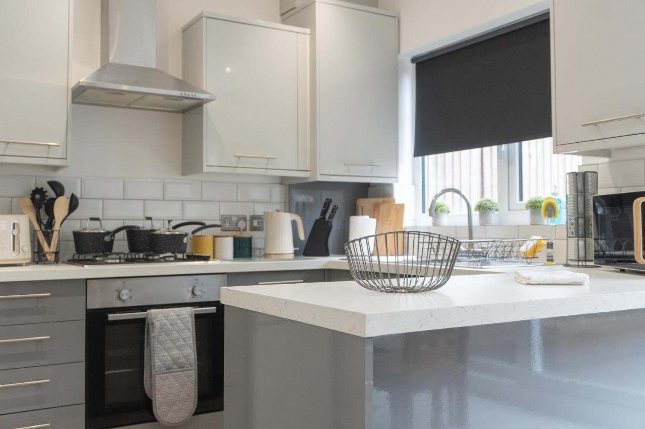 Guest house Sheldon House 3 Bed Cosy Nr Jlr & Nec