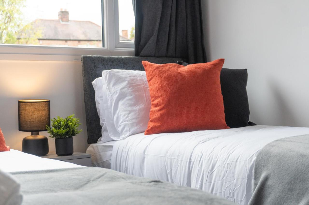 Guest house Sheldon House 3 Bed Cosy Nr Jlr & Nec *