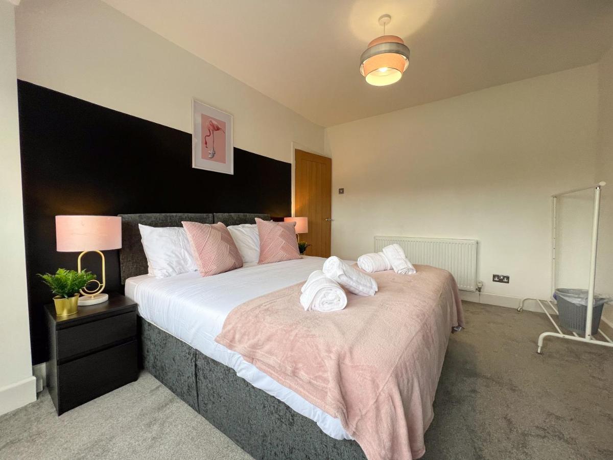 Sheldon House 3 Bed Cosy Nr Jlr & Nec Guest house