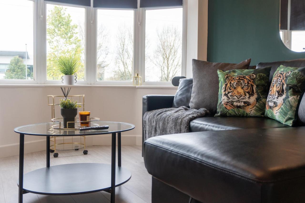 Sheldon House 3 Bed Cosy Nr Jlr & Nec *