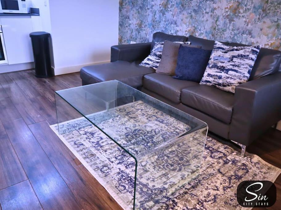 Broad Street Center Apartment *