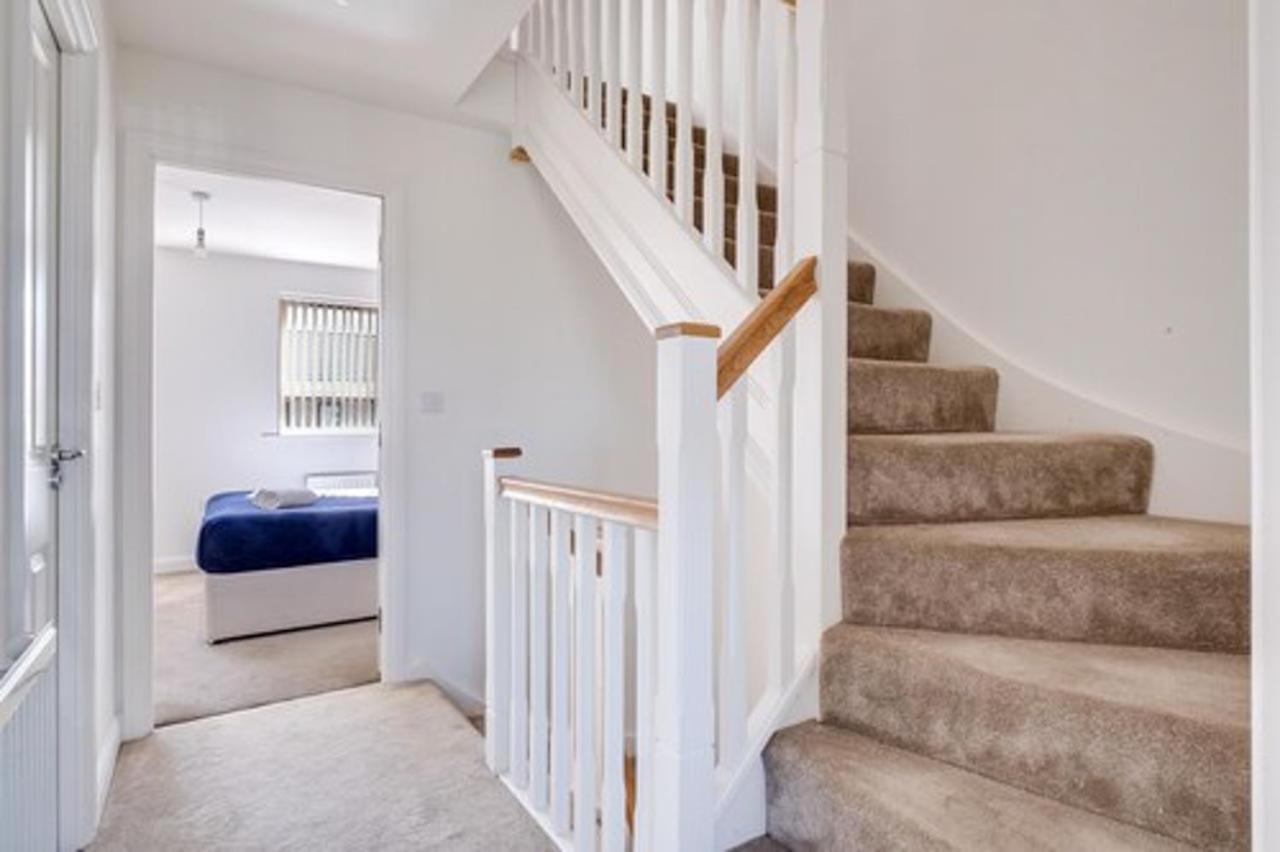 Modern Home: Furnished Retreat With Parking And Garden * Birmingham