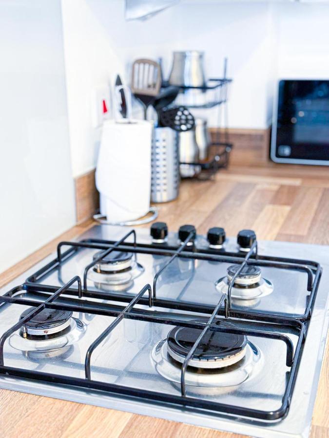 Apartment Modern Home: Furnished Retreat With Parking And Garden Birmingham