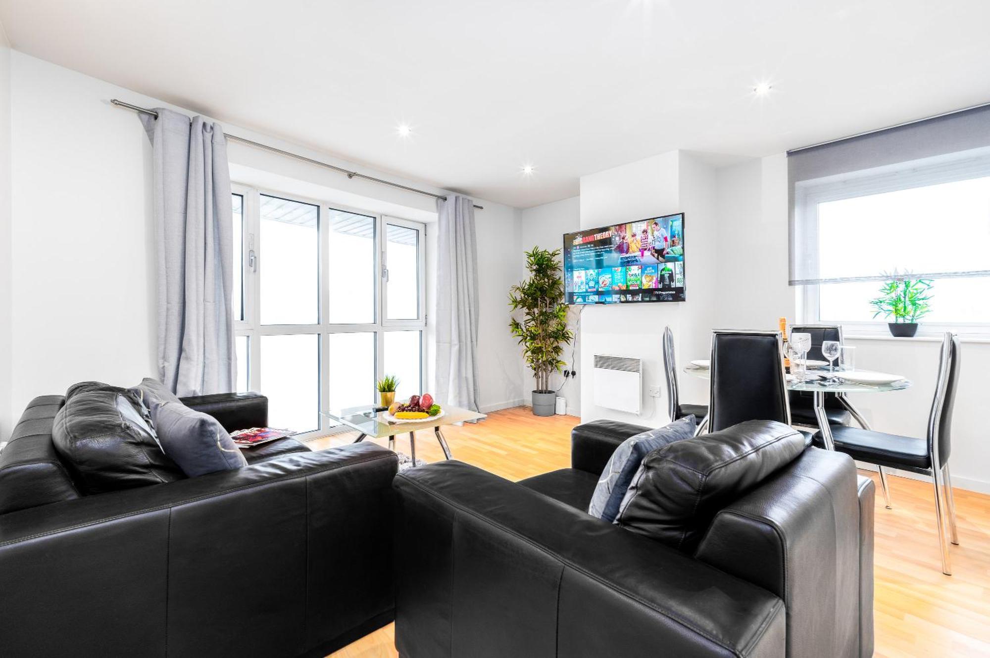 Centre - 2 Bedroom - Secure Parking - Rated - 201m
