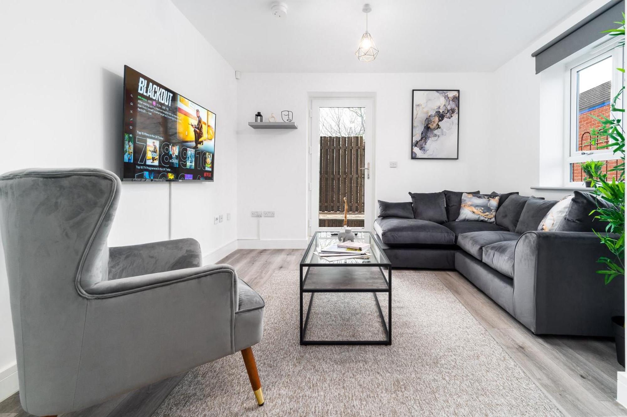 Luxury - 2 Bedrooms - Balcony - Secure Parking - 3mc Apartment *
