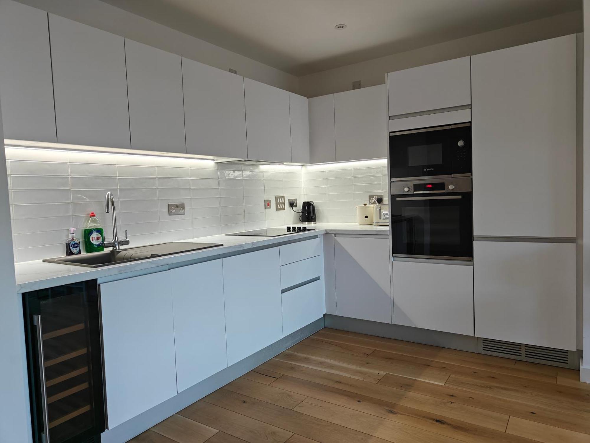 New Deluxe Centre 3 Bed *
