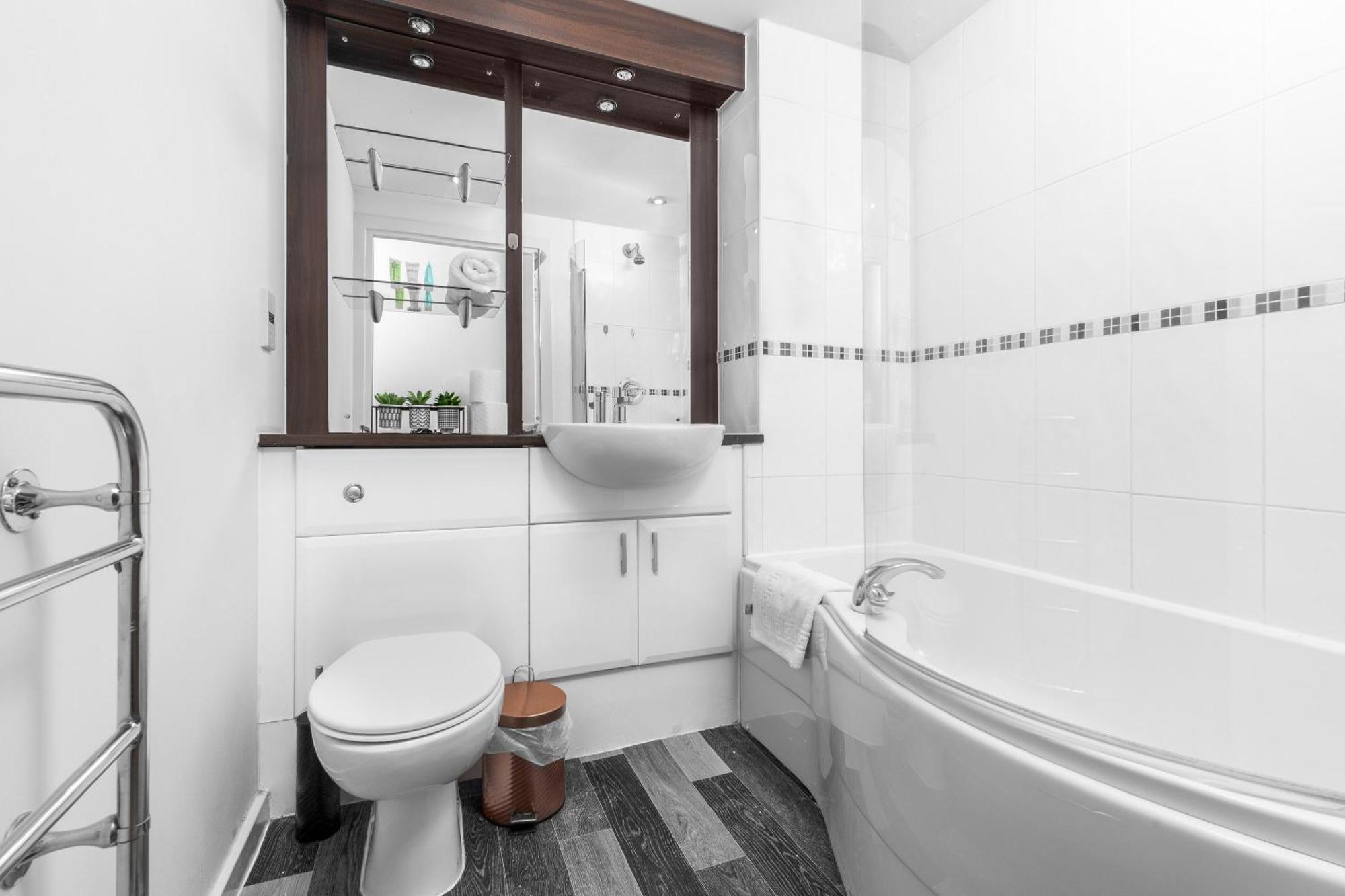 Centre - 2 Bedroom - Secure Parking - Rated - 201m * Birmingham