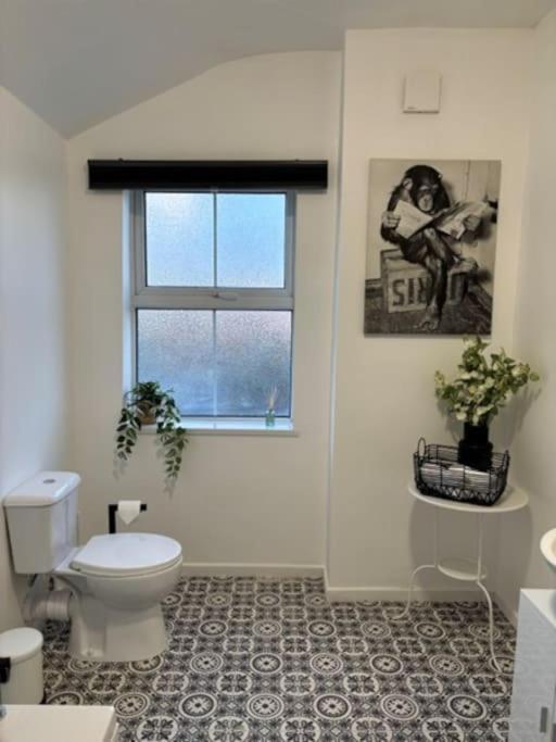 Contractor Dig, Pubs Nearby, Birmingham, M42 & M5 Links Apartment